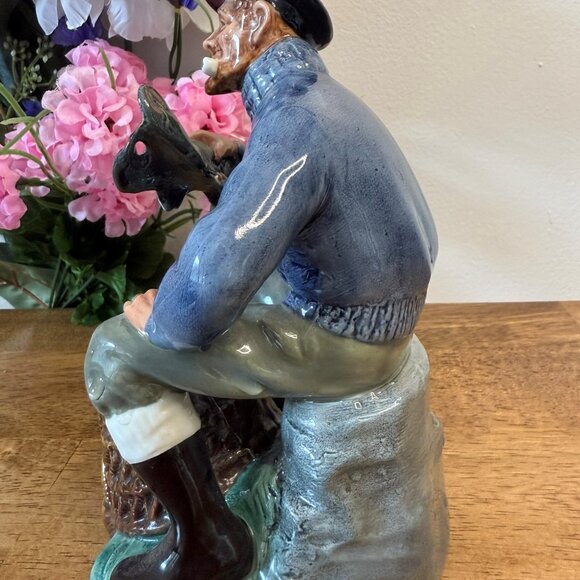 Royal Doulton Lobster Man Figurine Vintage HN2317 England Coastal‎ Fisherman - Picture 3 of 5